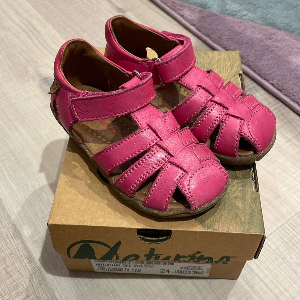24EUR Naturino SEE Napa Spazz hot pink sandals